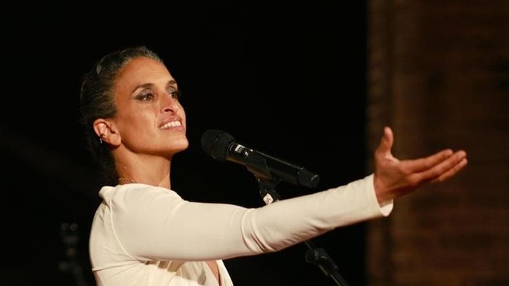 Noa, musica universale per superare il dolore nel nome della pace