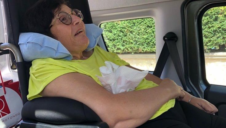 "Non tutti i ladri hanno un cuore", rubata di nuovo l'auto speciale di una disabile: la prima volta era stata restituita con un biglietto