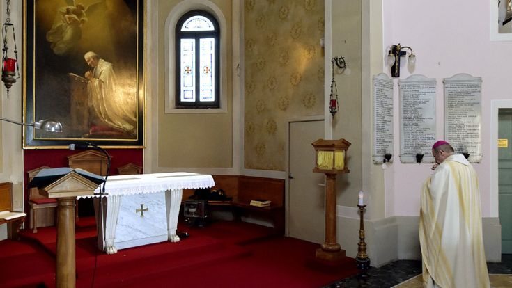 La morte digitale: milioni di profili social di persone decedute, la Chiesa si interroga