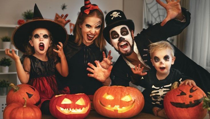 "Halloween usanza straniera, non rispetta tradizioni italiane”, l’economo comunale risarcirà i biscotti della festa 