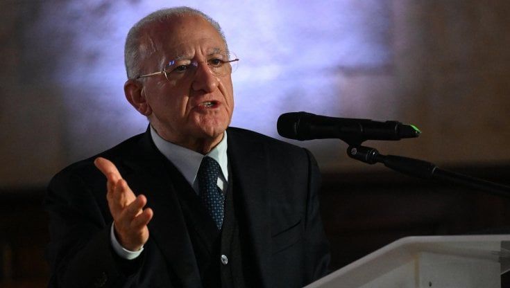 Salerno, De Luca "sceriffo" spegne la musica di un evento: "C'è troppo rumore" 