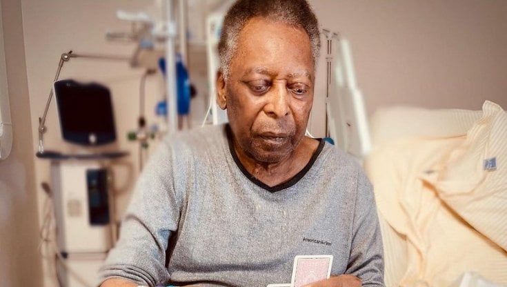 Pelé sta meglio e gioca a carte con la figlia