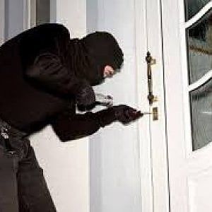 Furti in casa, la banda tradita dal cacciavite