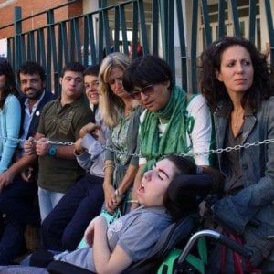 Disabilità, la legge dice: il familiare che assiste è un prestatore volontario di cura senza tutele sicure