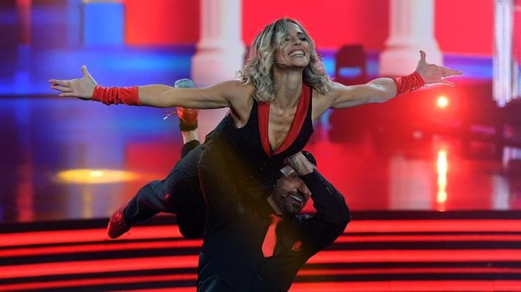 Ballando con le stelle, dietro le quinte della finale: ecco le prove, tra sogni e ossa rotte