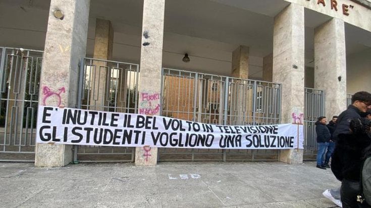 “Lista stupri” al liceo Giulio Cesare: la preside in questura, sospetti su ambienti neofascisti