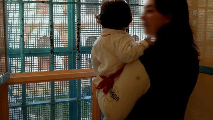 Stefano Anastasia sulle madri e donne incinte in carcere: "Una sofferenza per i bambini crescere così"