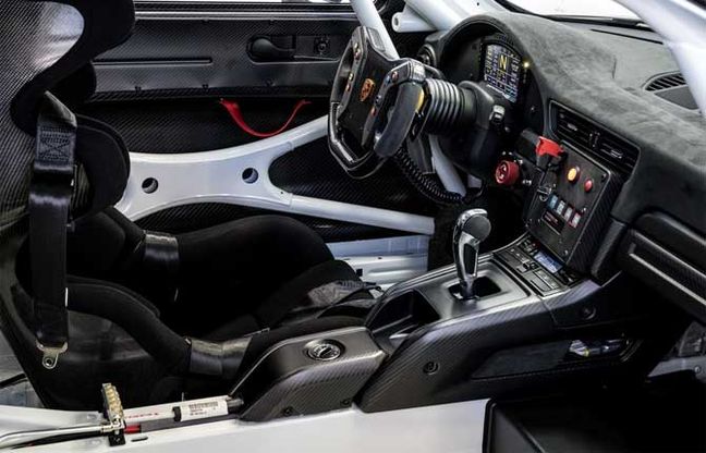 Tutti piloti con la Porsche 911 GT2 RS Clubsport