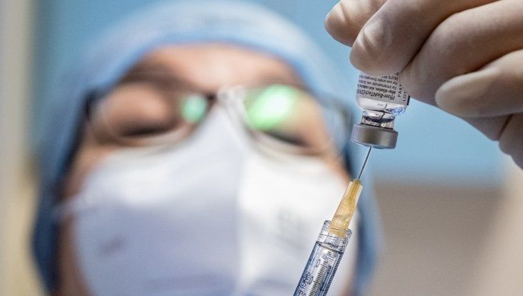 Covid-19: da domani terza dose anche per chi è vaccinato da 5 mesi