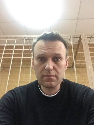 Navalny arrestato a Mosca: il selfie in tribunale