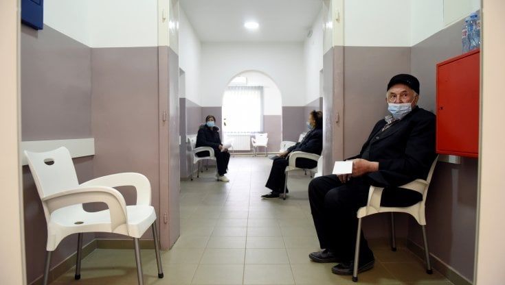 Viaggio a Belgrado per il vaccino anti Covid: tantissime richieste al consolato di Serbia in Puglia