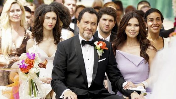 Eva Longoria torna in tv: "Un arcobaleno di diversità nel 'Grand Hotel' a Miami Beach"