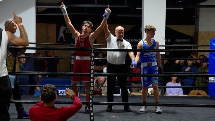 Boxe, Lorenzo Berlusconi resta imbattuto: nuova vittoria davanti a papà Pier Silvio