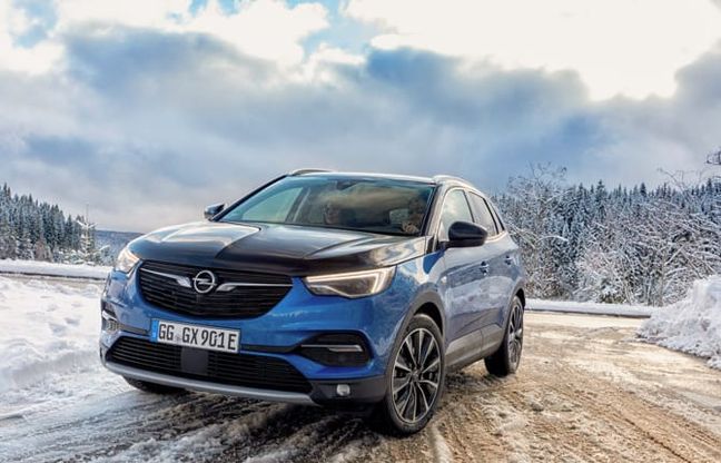 Opel Grandland X, ora anche in versione Plug-In Hybrid