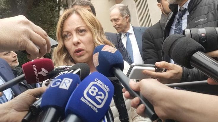 Potenza, Meloni firma accordo di coesione con il presidente Bardi per quasi un miliardo. L’opposizione: “Passerella elettorale oltre ogni decenza”