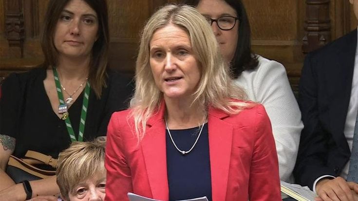 Londra, la madre della legge sul suicidio assistito: “È per mia sorella uccisa prima della Brexit”
