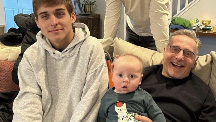 Paolo Bonolis in versione nonno: i primi scatti con il nipotino Sebastiano