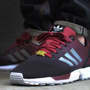 Adidas rialza le stime di profitti, ma scappa dal golf e taglia i posti