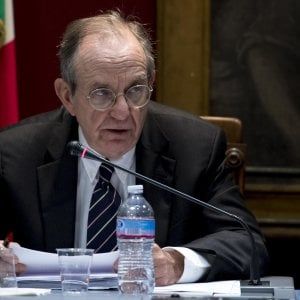 Def, Padoan conferma: "Niente aumenti Iva nel 2018. Manovra in arrivo domani"