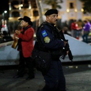 Città del Messico: travestiti da mariachi aprono il fuoco sulla folla, 3 morti e 7 feriti