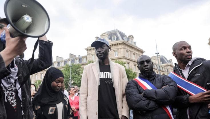 Omicidio in moschea in Francia, dopo tre giorni si consegna alla polizia a Pistoia