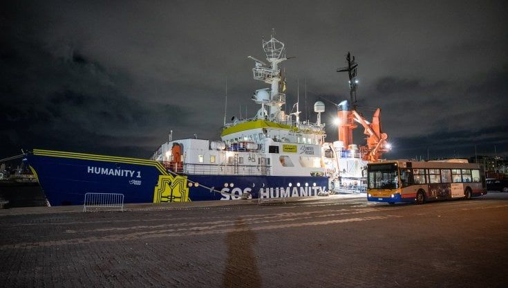 Migranti, lo sbarco selettivo è illegittimo: il tribunale dà torto al governo sul "carico residuale"