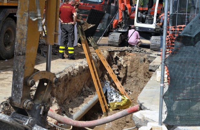 Voragine nel cantiere dell'acquedotto<br />operaio annega nella condotta