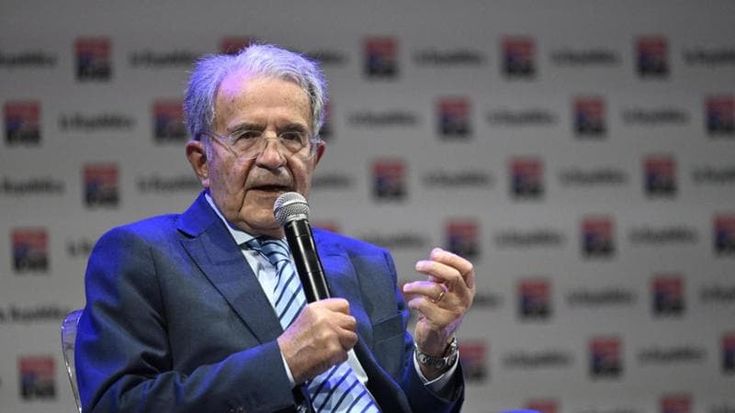 Prodi: “I libri di Scurati fanno male ai fascisti”. E su Schlein, Meloni e Tajani capilista alle Europee: “Ferita alla democrazia”