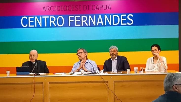 Castel Volturno, il vescovo Lagnese e Fico insieme contro il Cpr: "Ostinata resistenza"