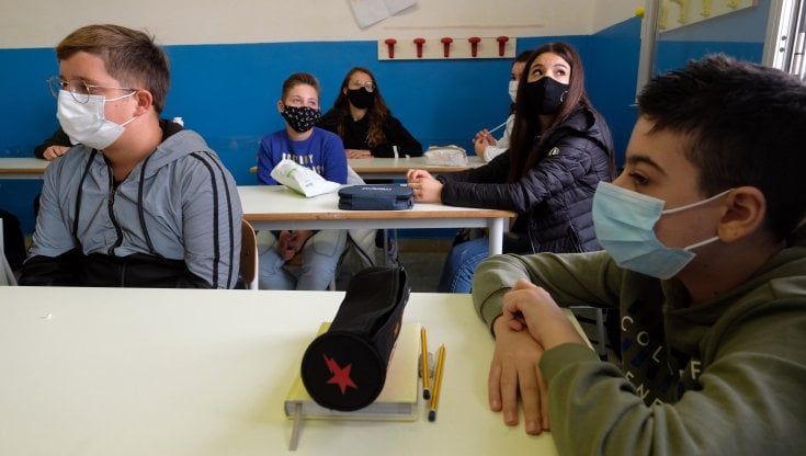 Sui banchi si trovava amicizia, oggi solo ansia e pericoli. Quella ferita aperta nei ragazzi 