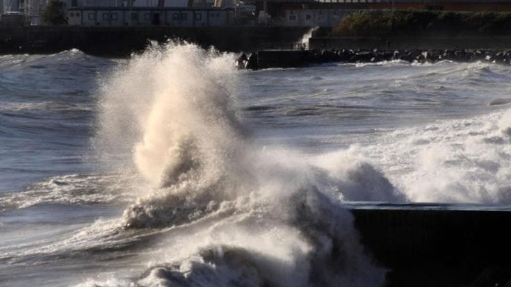 Previsioni meteo: settimana di burrasche con scirocco a 100 chilometri orari e mareggiate