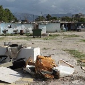 Palermo, protesta contro il trasferimento dei rom dal campo della Favorita