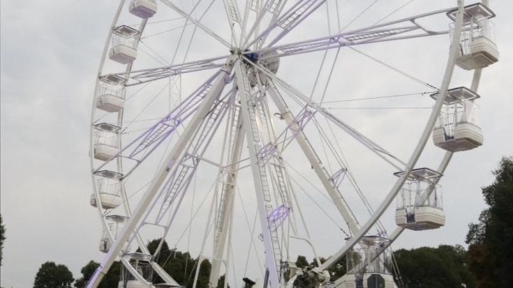 A Torino niente ruota panoramica alta 50 metri per Natale