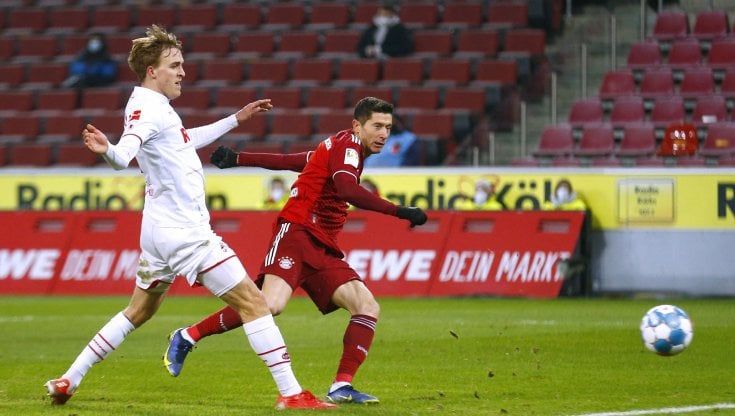 A Colonia si rivede il solito Bayern: 4-0, per Lewandowski 300 gol in Bundesliga. Il Bayer vince, a segno Schick