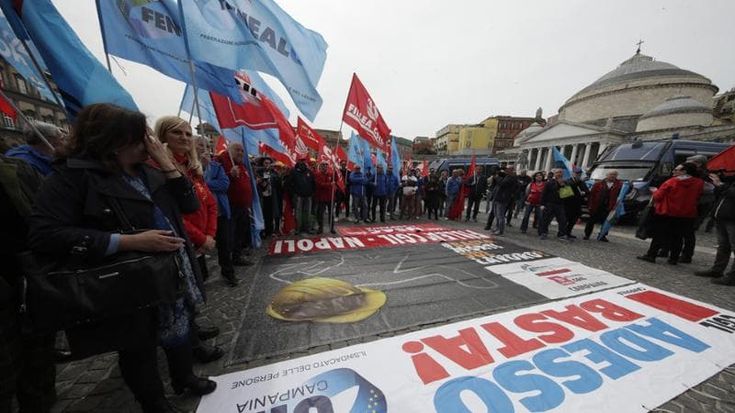 Sciopero Cgil e Uil, presidio in piazza Municipio: “Basta stragi sul lavoro”. Disagi per il trasporto pubblico