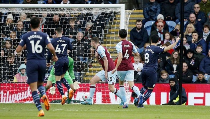 Premier League: il Manchester City risponde al Liverpool e resta in vetta. Crolla il Chelsea, Eriksen segna ancora