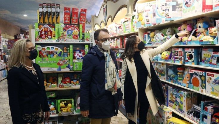 Natale col giocattolo sospeso a Firenze per i bambini meno fortunati