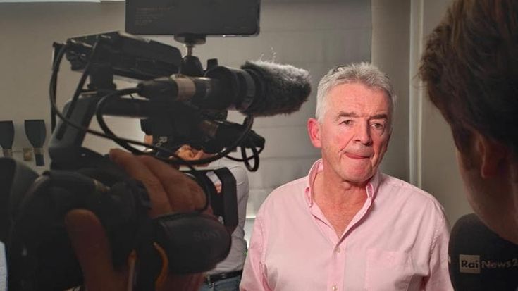 Ryanair elimina un aereo a Roma: “Tasse e tariffe aeroportuali alte. Scelte dannose”. Ecco le rotte