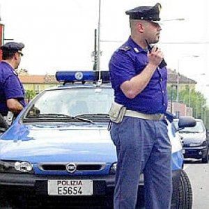 Roma, sequestra e violenta una ragazza a San Basilio: arrestato