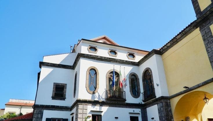 Appalti truccati a Sorrento: sette arresti, anche un giornalista. Ai domiciliari il barbiere d'oro