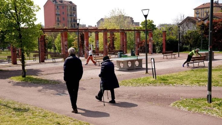 Calci e pugni per gli Airpods e la bici, presa la baby gang di San Siro che rapinava i ragazzini nel parco sui Navigli: in quattro finiscono in comunità