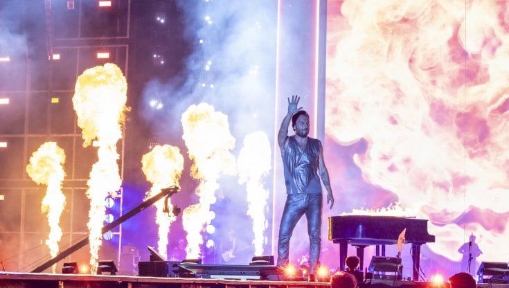Cesare Cremonini, in tour per 7 volte negli stadi: "Rischio nei dischi, mi spingo sempre oltre, e lo faccio anche nei live"