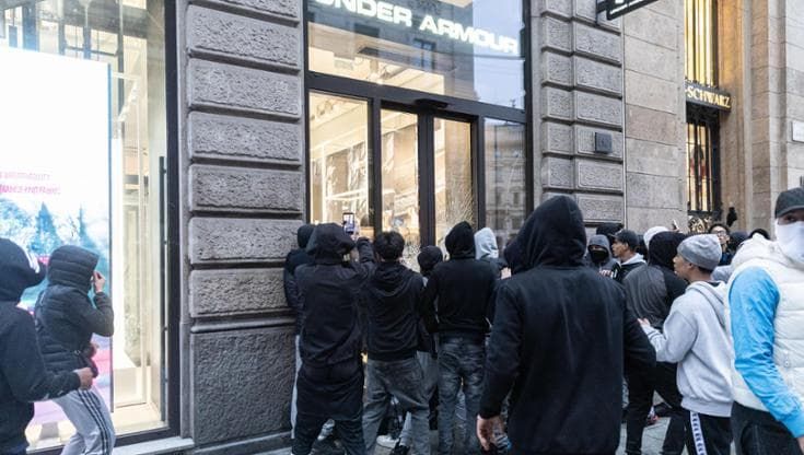 Vertice sulla sicurezza per le manifestazioni a Firenze e perquisizioni in quattro province