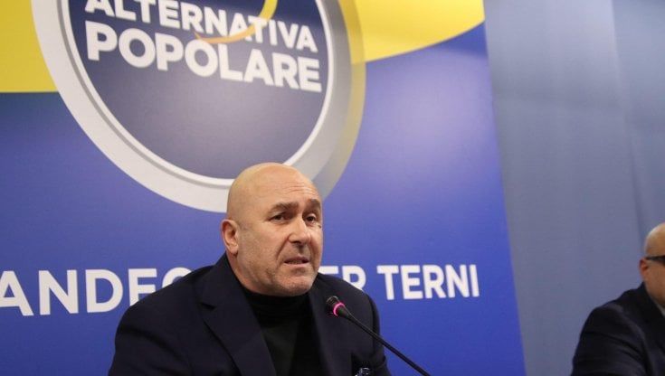A Terni la campagna da magnate dell'imprenditore Bandecchi. Spunta pure la casa in affitto "finanziata"