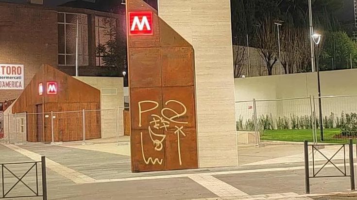 Metro C, vandalizzata la nuova stazione di Porta Metronia a un mese dall’apertura