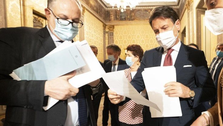 Conte presenta la manovra da 39 miliardi, ma frena sul Mes: "A breve verifica di maggioranza"