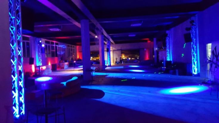 Coroglio, negozio di mobili diventa una discoteca abusiva
