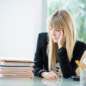 Dipendenza dal lavoro fa male, aumenta l'ansia e la pressione