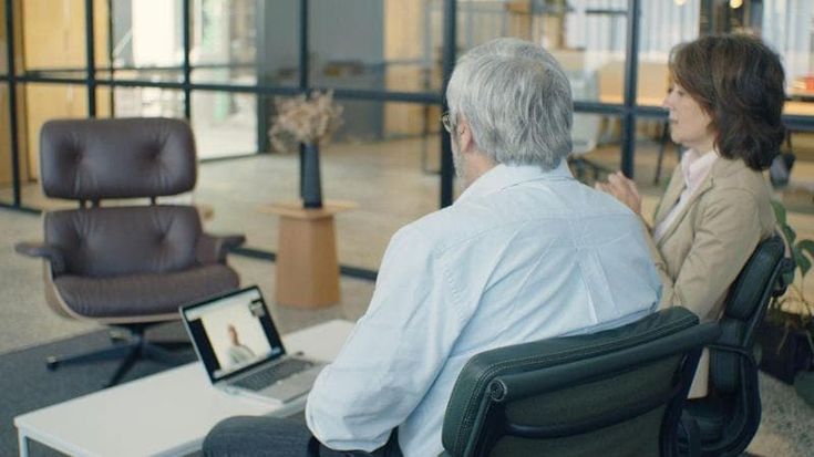 Pensioni, rischio 3 mesi di lavoro in più dal 2029: le proiezioni della Ragioneria