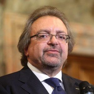 Giarrusso (M5s) fa dietrofront sull'immunità. Cinque Stelle erano pronti a votare no sullo scudo
